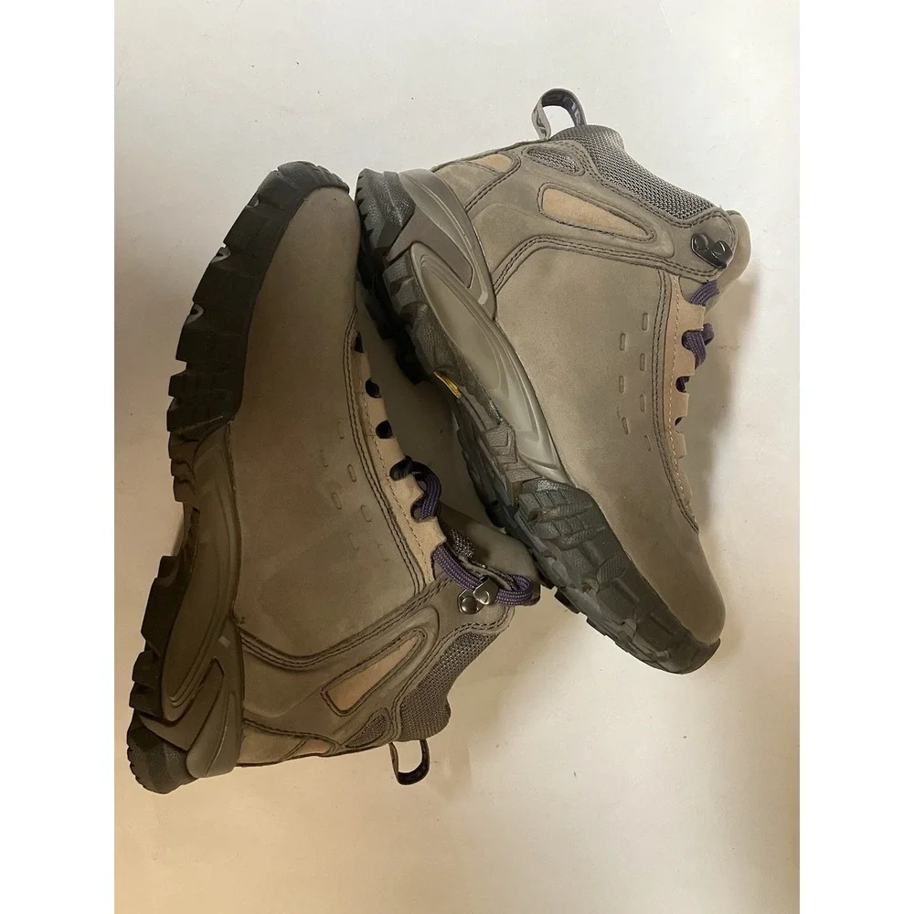 Vasque Women 7419 High Top Leather Waterproof Outdoor Hiking Boots Sneakers 7.5W